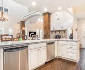 Tastefully-Decorated High-End Home with Private Pool, Washer/Dryer, High-Spee...
