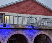 Western Carriage House Studio Suite- Western themed retreat- Full Kitchen & Bath