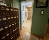 Western Carriage House Studio Suite- Western themed retreat- Full Kitchen & Bath