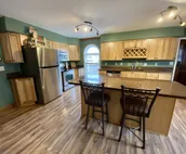 Western Carriage House Studio Suite- Western themed retreat- Full Kitchen & Bath