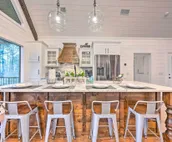 Modern Cabin w/ Hot Tub: 1 Mi from Hochatown!