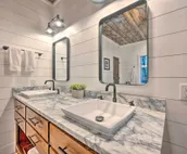 Modern Cabin w/ Hot Tub: 1 Mi from Hochatown!