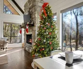 Modern Cabin w/ Hot Tub: 1 Mi from Hochatown!