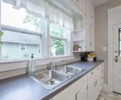 Charming 2 bedroom bungalow close to downtown.