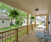 Charming 2 bedroom bungalow close to downtown.