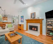 Townhouse with Screened Porch, Fireplace & Pool/Lakefront Cabana