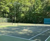 Townhouse with Screened Porch, Fireplace & Pool/Lakefront Cabana