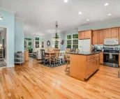 Townhouse with Screened Porch, Fireplace & Pool/Lakefront Cabana