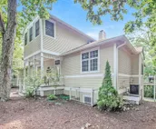 Townhouse with Screened Porch, Fireplace & Pool/Lakefront Cabana