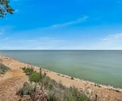 Townhouse with Screened Porch, Fireplace & Pool/Lakefront Cabana