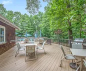 Townhouse with Screened Porch, Fireplace & Pool/Lakefront Cabana