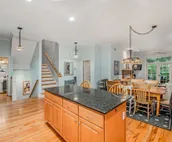 Townhouse with Screened Porch, Fireplace & Pool/Lakefront Cabana