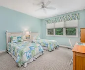 Townhouse with Screened Porch, Fireplace & Pool/Lakefront Cabana