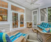 Townhouse with Screened Porch, Fireplace & Pool/Lakefront Cabana