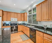 Townhouse with Screened Porch, Fireplace & Pool/Lakefront Cabana