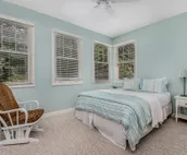 Townhouse with Screened Porch, Fireplace & Pool/Lakefront Cabana