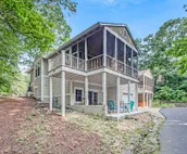 Townhouse with Screened Porch, Fireplace & Pool/Lakefront Cabana