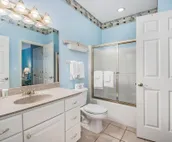 Townhouse with Screened Porch, Fireplace & Pool/Lakefront Cabana