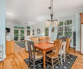 Townhouse with Screened Porch, Fireplace & Pool/Lakefront Cabana