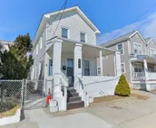 Bright Renovated Atlantic City House Steps from Boardwalk