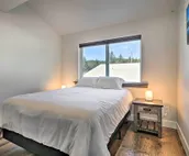 Mendenhall Valley Escape w/ Furnished Deck!