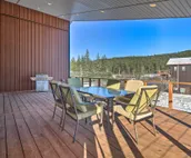 Mendenhall Valley Escape w/ Furnished Deck!