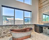 Mendenhall Valley Escape w/ Furnished Deck!