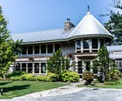 Spectacular Luxury Home W/Private Pool with Slide/Hot Tub/Patio/Carriage House