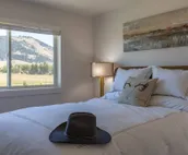 221 Hidden Hollow Elk Refuge Views / Town Square!