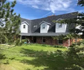Close to town, room to spread out: Sleeps 9 in 5 bedrooms