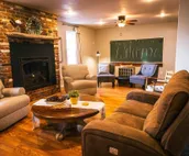 Close to town, room to spread out: Sleeps 9 in 5 bedrooms