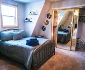 Close to town, room to spread out: Sleeps 9 in 5 bedrooms