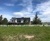Close to town, room to spread out: Sleeps 9 in 5 bedrooms