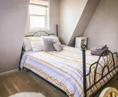 Close to town, room to spread out: Sleeps 9 in 5 bedrooms