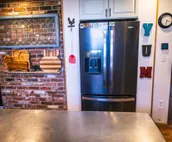 Close to town, room to spread out: Sleeps 9 in 5 bedrooms