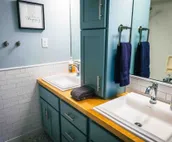 Close to town, room to spread out: Sleeps 9 in 5 bedrooms