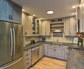 Keystone Getaway Cabin w/ Mount Rushmore View