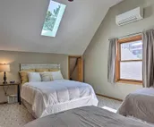Keystone Getaway Cabin w/ Mount Rushmore View