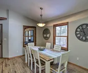 Keystone Getaway Cabin w/ Mount Rushmore View