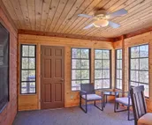 Keystone Getaway Cabin w/ Mount Rushmore View