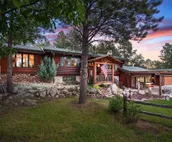 The Bears Den Dakota Dream B&B. Secluded, Close to Custer, Great Breakfast!