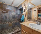 The Bears Den Dakota Dream B&B. Secluded, Close to Custer, Great Breakfast!