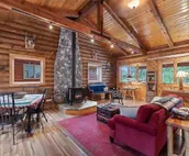 The Bears Den Dakota Dream B&B. Secluded, Close to Custer, Great Breakfast!