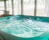 Couple's Retreat with HOT TUB
