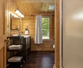 Amazing Log Home near Wineries, Fishing and Hiking