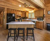 Amazing Log Home near Wineries, Fishing and Hiking