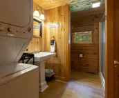 Amazing Log Home near Wineries, Fishing and Hiking