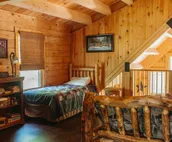 Amazing Log Home near Wineries, Fishing and Hiking
