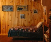 Amazing Log Home near Wineries, Fishing and Hiking