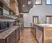 Luxury Cabin Getaway ~1 Mi To Broken Bow Lake!